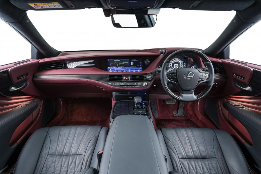 Торпедо Lexus LS500 2018 года  (ZA) (фото 32 из 46)